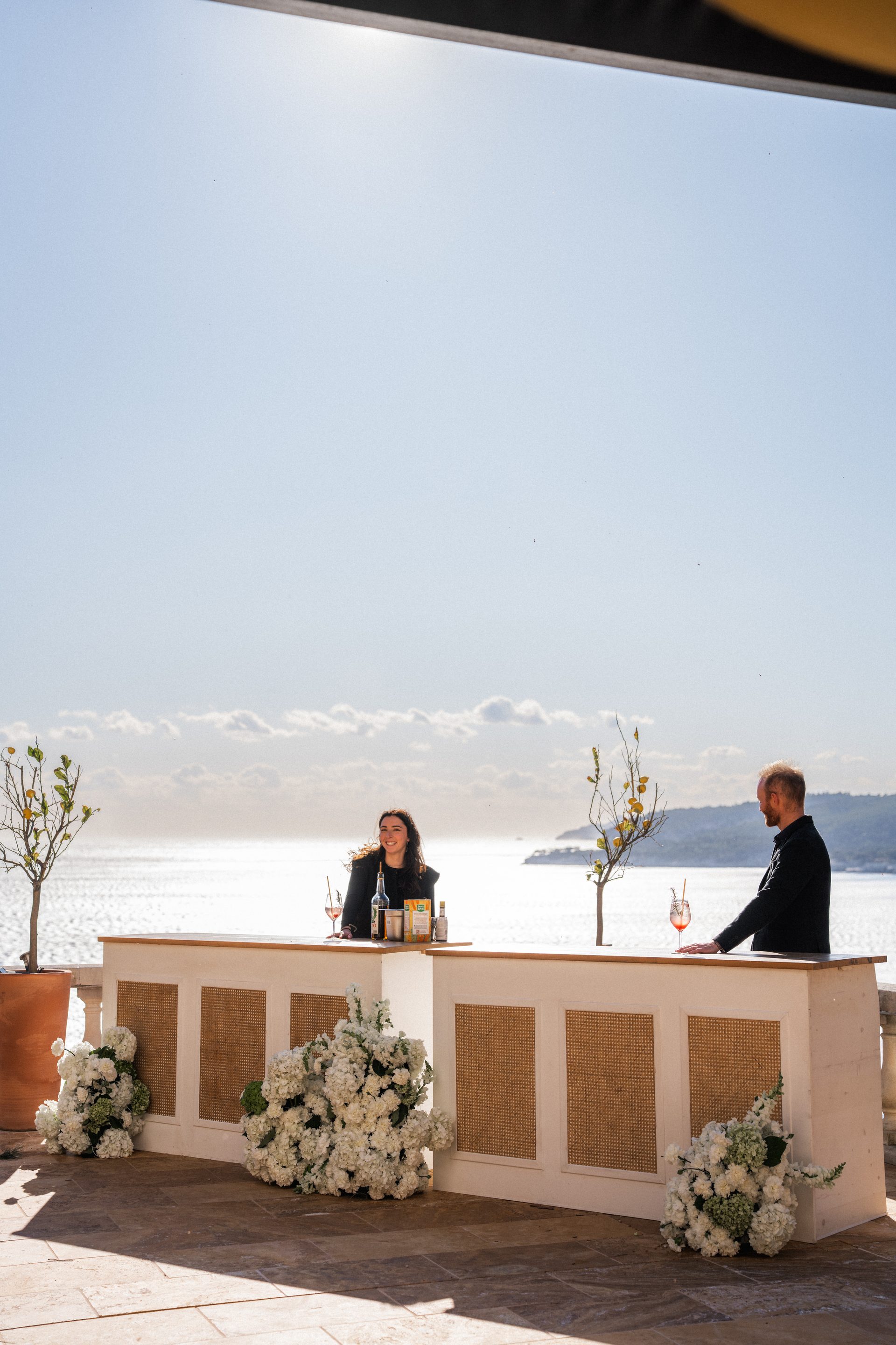 Bar mobile installé en extérieur en Provence, vue panoramique